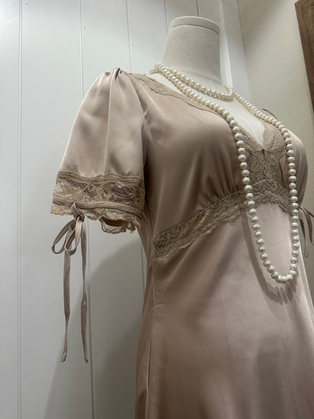 Della’s Dull Satin and Lace Dress