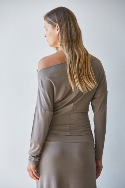 Boat Neck Long Sleeve Pullover Top - Mocha